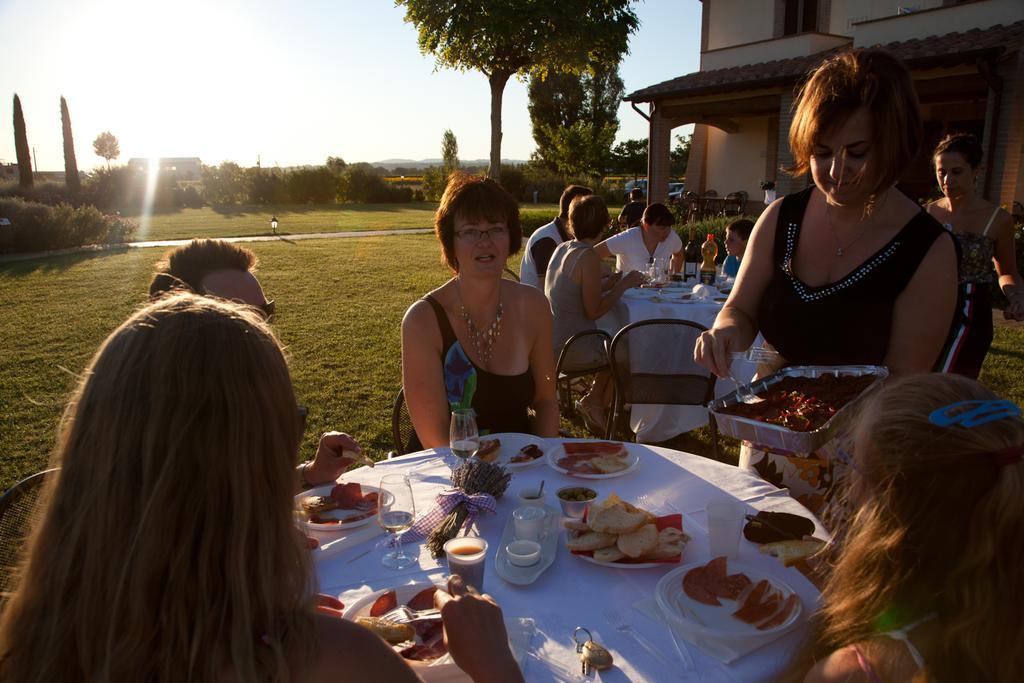 Agriturismo Le Rondini Di Francesco Di Assisi Cannara Zewnętrze zdjęcie